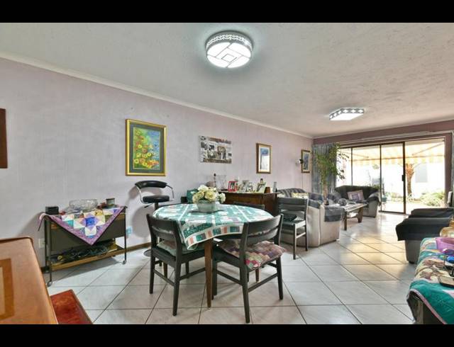 3 BEDROOM TOWNHOUSE FOR SALE IN GLENVISTA